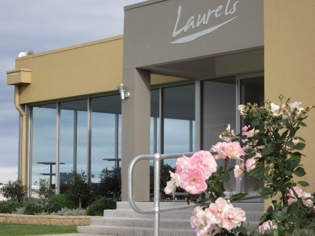 Sale Turf Club, The Laurels