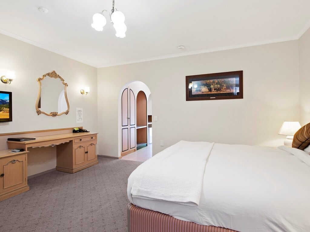 Country Plaza Halls Gap