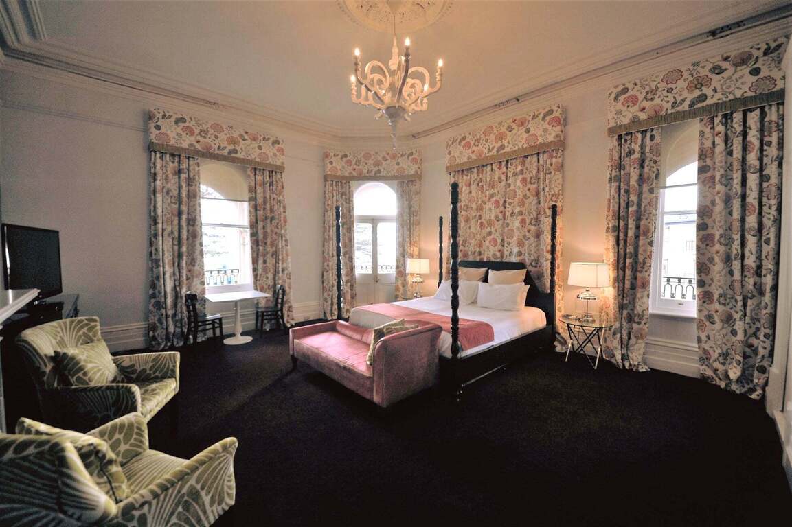 Largs Pier Hotel