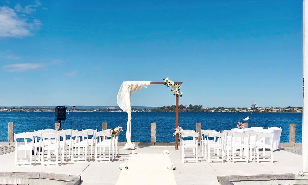 Acqua Viva On The Swan