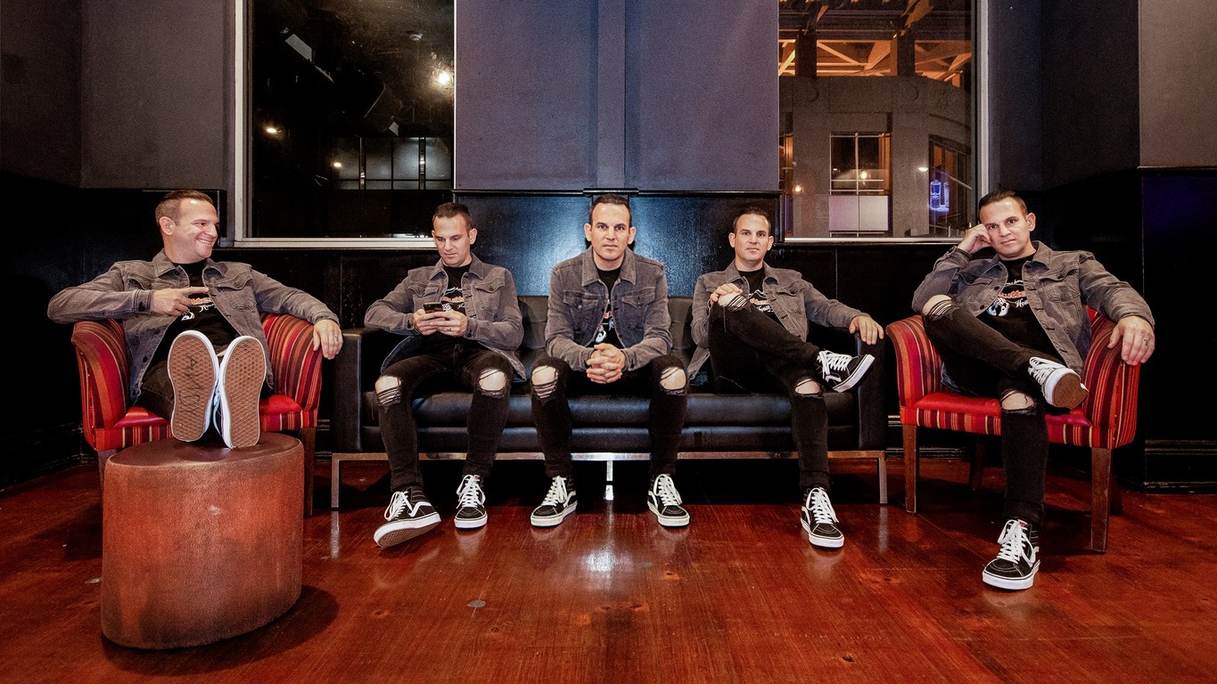 Michael Geeves Acoustic's DJ and Band