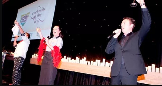 Undercover Entertainers - Singing Waiter