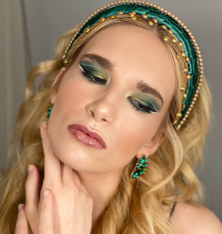 Erin Delahunty Makeup and Hair Stylist