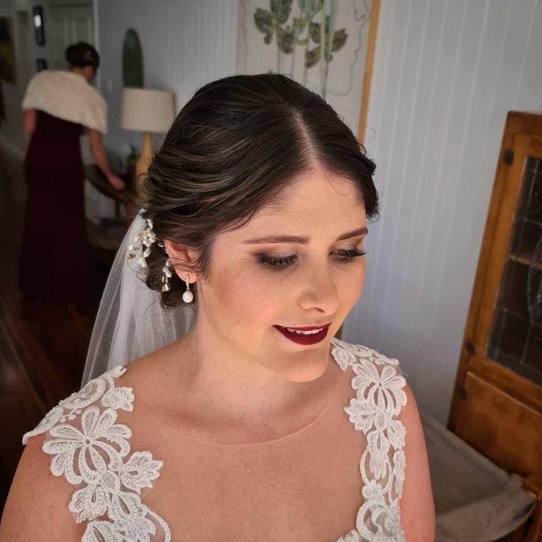 Elizabeth Crossley MUA and Hairstylist