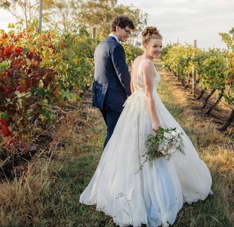 Oeil Makeup and Hair Styling