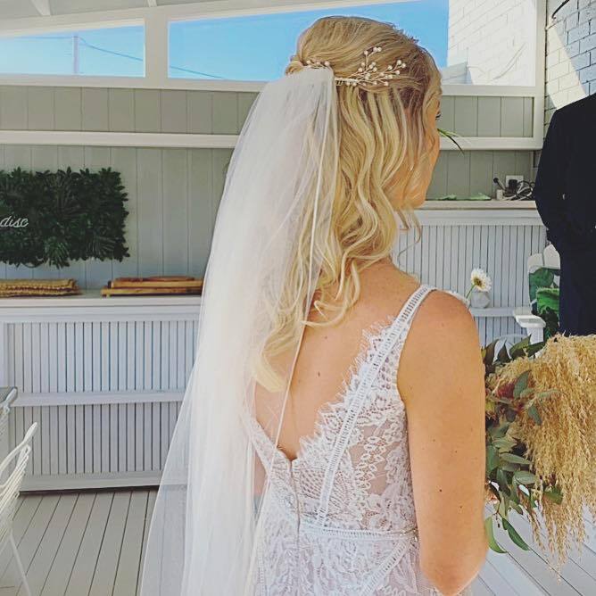 Oeil Makeup and Hair Styling