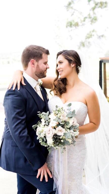 Oeil Makeup and Hair Styling