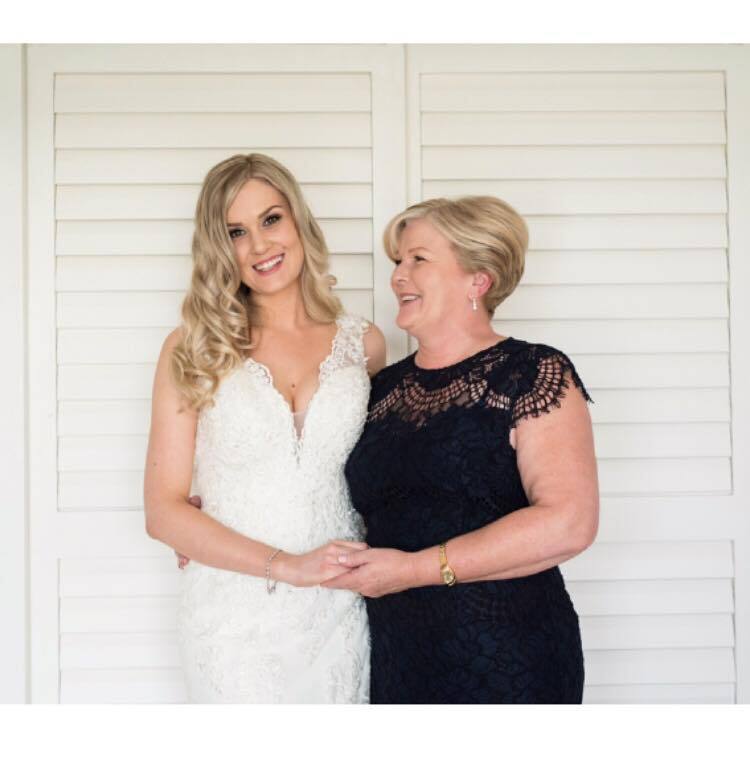 Oeil Makeup and Hair Styling