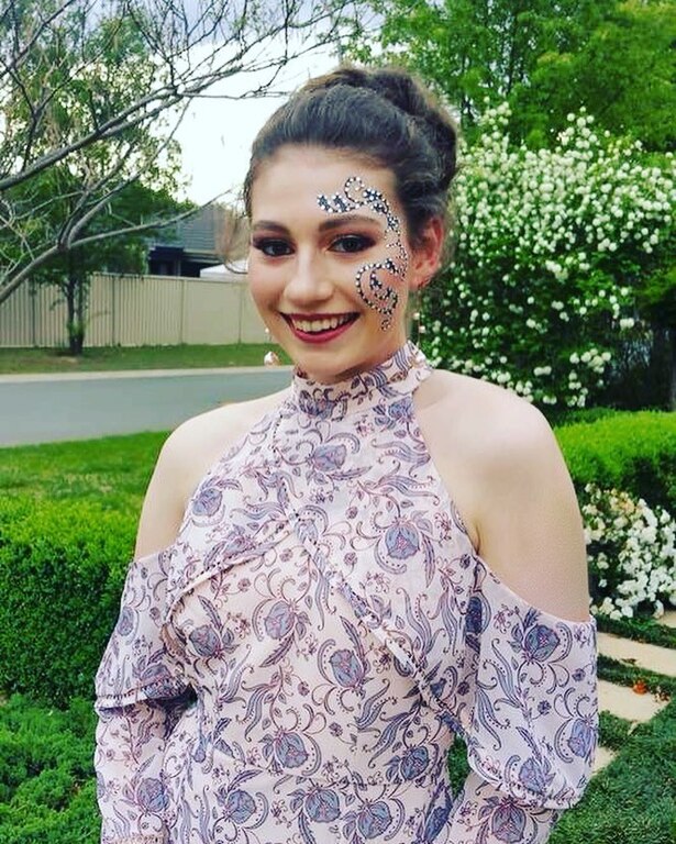 Elaine Olsen - Makeup Artist