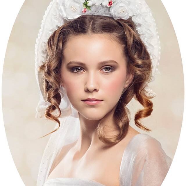 Elaine Olsen - Makeup Artist