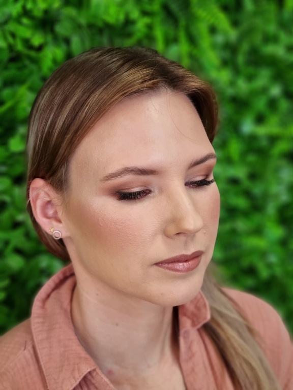 Alannah Pritchard Makeup and Nails