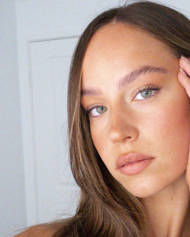 Nikki Mitchell Make-up Artist and Spray