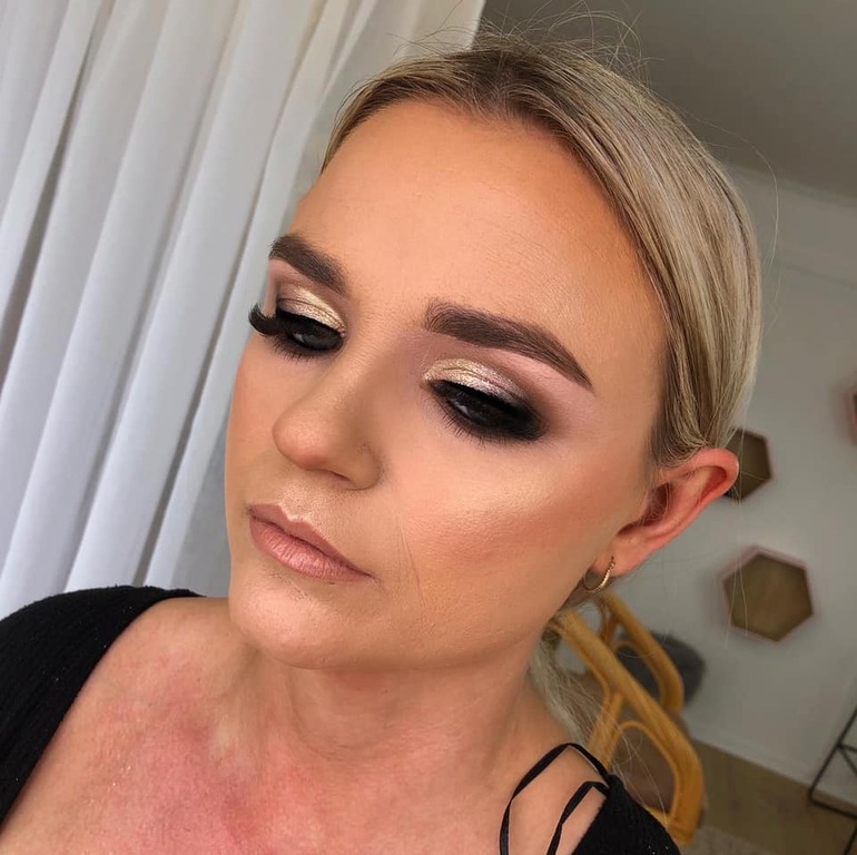 Ashleigh McCrum Makeup