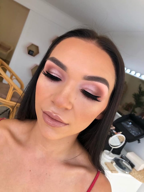 Ashleigh McCrum Makeup