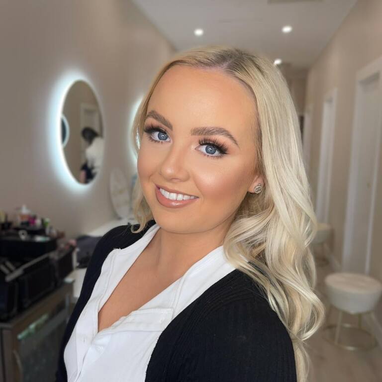 The Glamour Station Beauty Makeup Arti