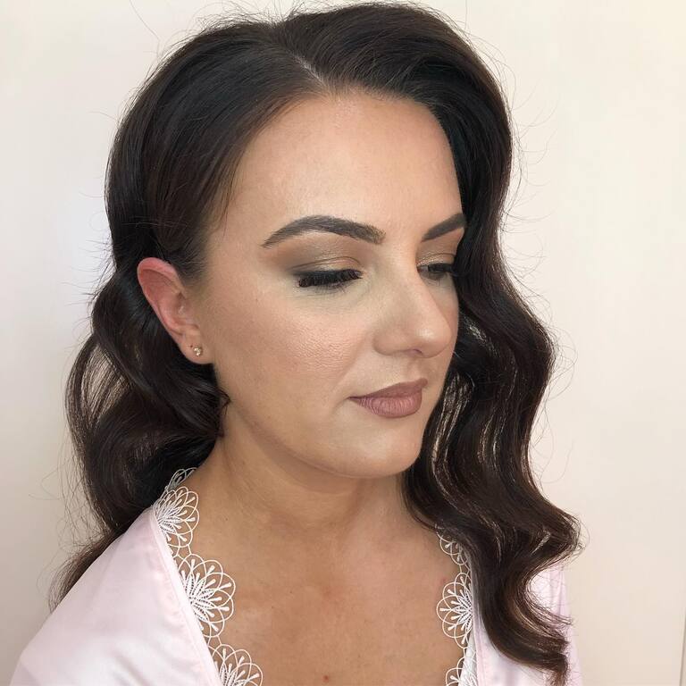 Elegant Edge Hairstylist