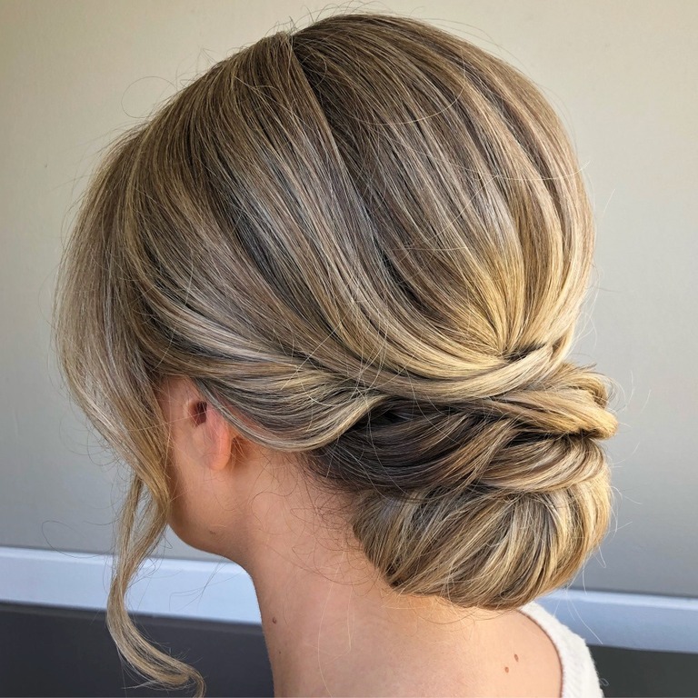 Elegant Edge Hairstylist