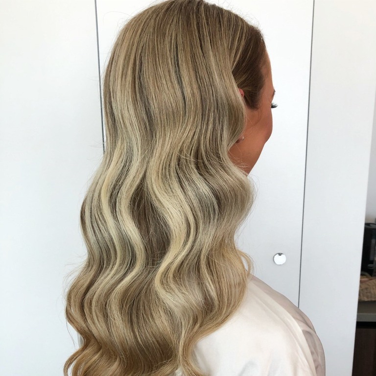Elegant Edge Hairstylist
