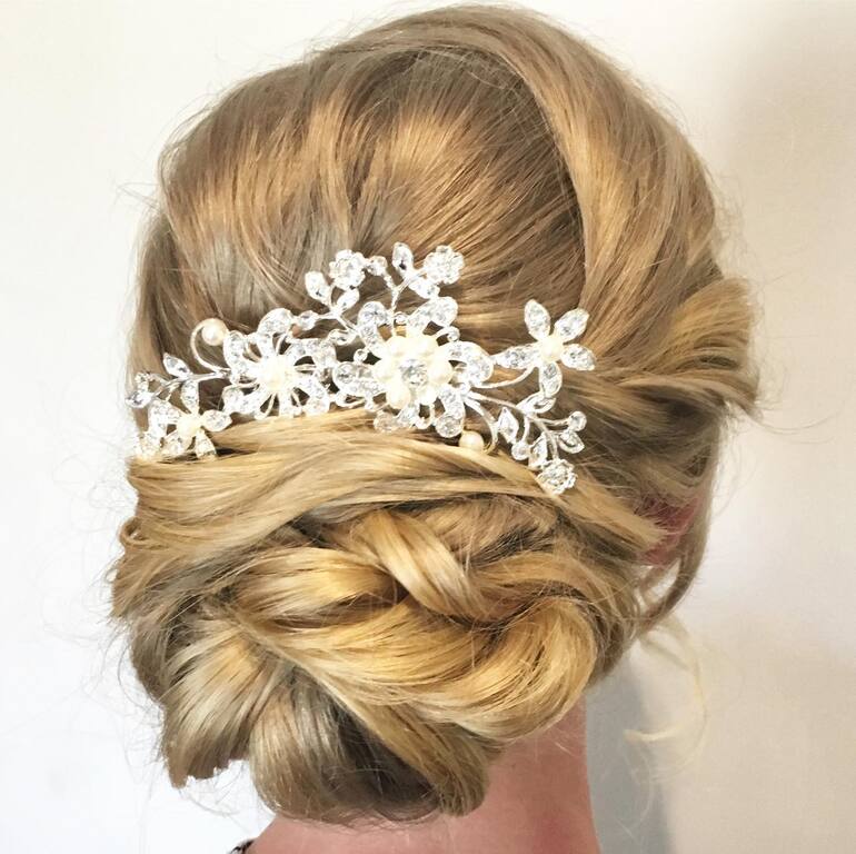 Elegant Edge Hairstylist