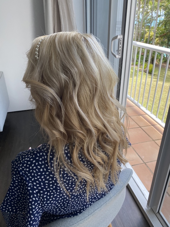 Apricate and Wild Salon