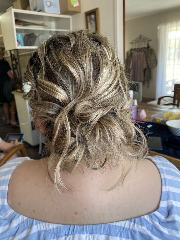 Apricate and Wild Salon