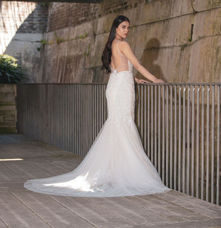 Low back wedding dress «Birdy»