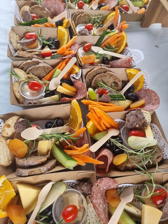 mean-feedz-spit-roasted-catering-adelaide-weddinghero-au