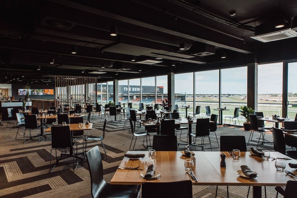 Rydges Pit Lane Hotel