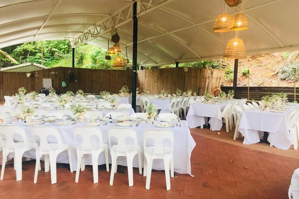 Ellis Beach Bar & Grill