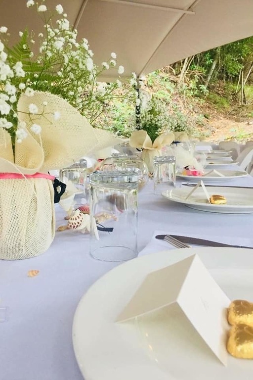 Ellis Beach Bar & Grill