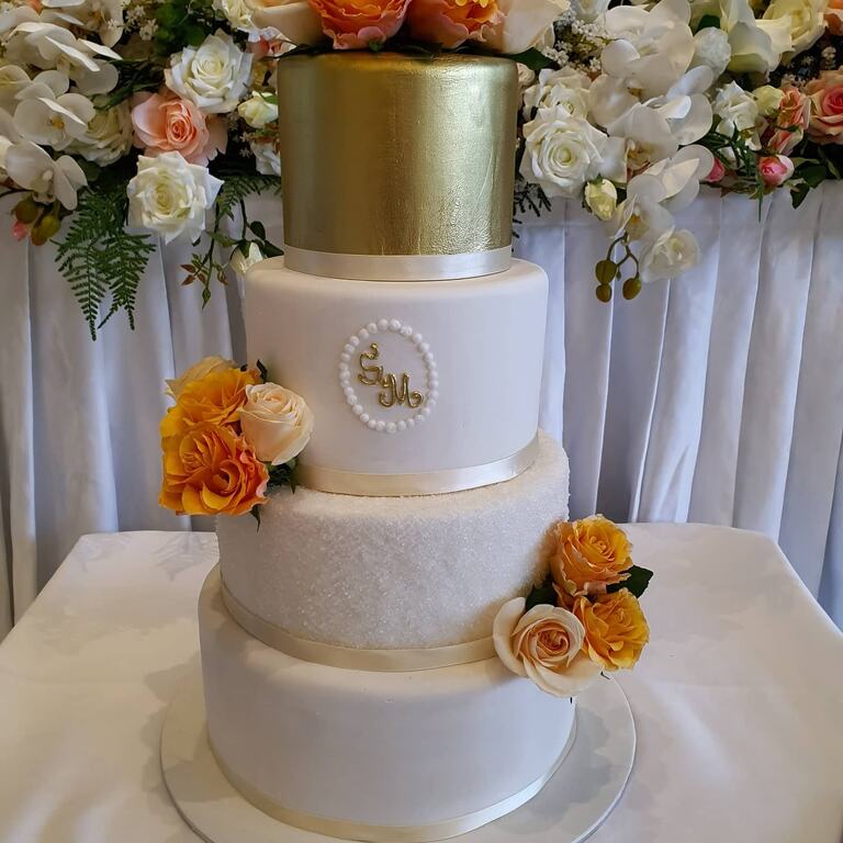 Kerryn Sweet Art Cakes - Cakes - Melbourne - Weddinghero.com.au