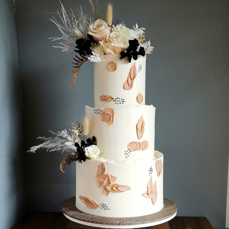 LoveLeigh's Bakery - Cakes - Cairns - Weddinghero.com.au