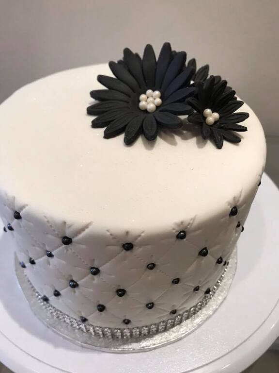 1 year birthday cake #oneyearcake... - Mom's Cakes by Avi | Facebook