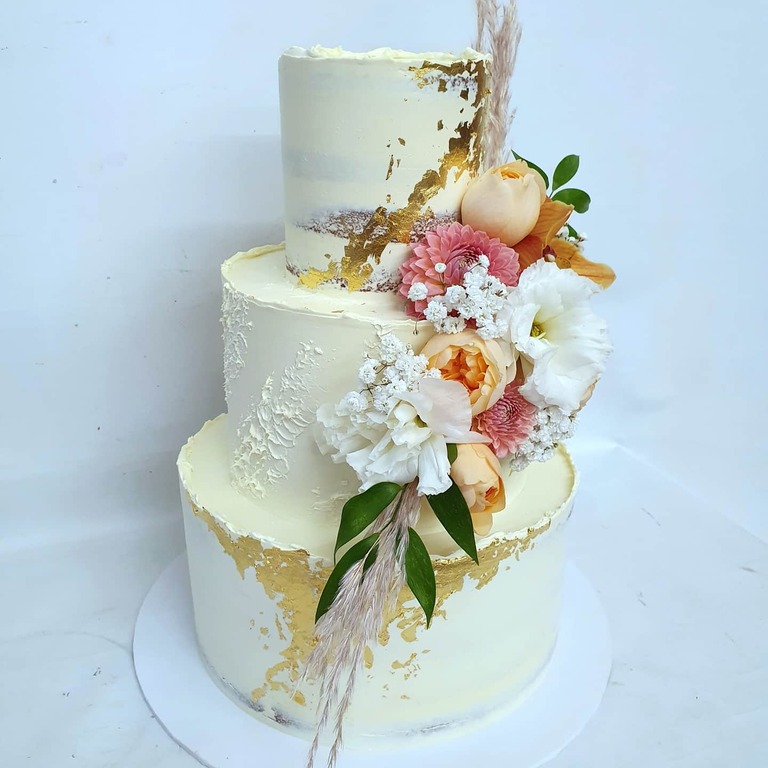 Angie's Cake Emporium - Cakes - Gippsland - Weddinghero.com.au