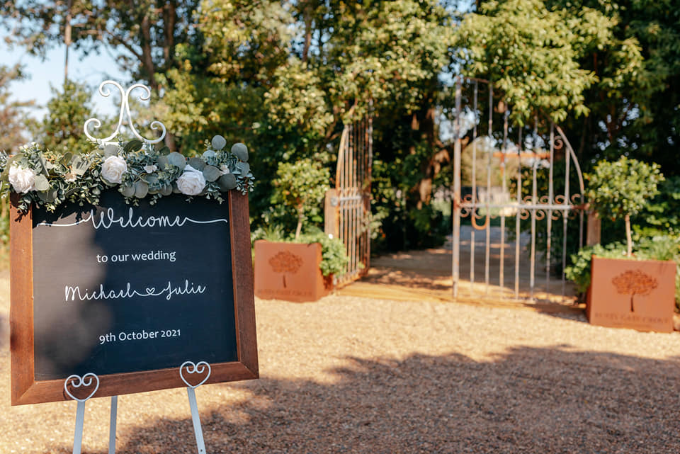 Rusty Gate Grove Bar & Winery