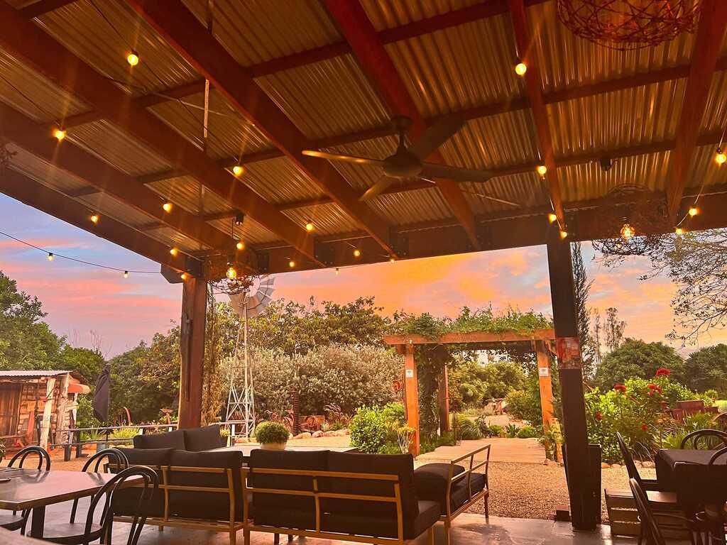 Rusty Gate Grove Bar & Winery